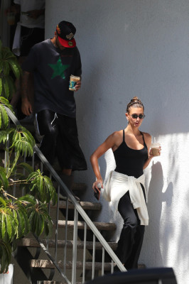 11.08 | Justin e Hailey Bieber deixando uma aula de pilates em Los Angeles.