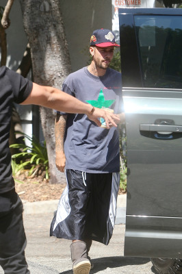 11.08 | Justin e Hailey Bieber deixando uma aula de pilates em Los Angeles.