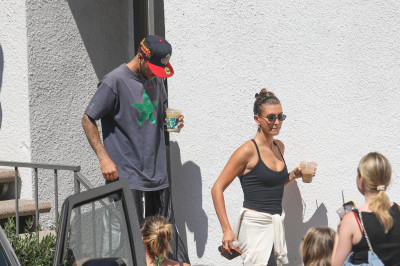 11.08 | Justin e Hailey Bieber deixando uma aula de pilates em Los Angeles.