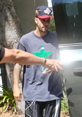 11.08 | Justin e Hailey Bieber deixando uma aula de pilates em Los Angeles.