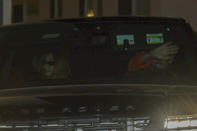 26.08 | Justin Bieber deixando a Igreja Churchome no Saban Theatre em Beverly Hills, Califórnia.