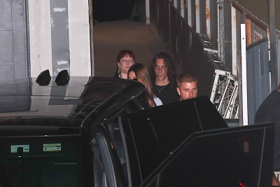 26.08 | Justin Bieber deixando a Igreja Churchome no Saban Theatre em Beverly Hills, Califórnia.