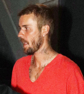 26.08 | Justin Bieber deixando a Igreja Churchome no Saban Theatre em Beverly Hills, Califórnia.