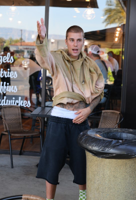 09.04 | Tomando café com amigos em Palm Springs.