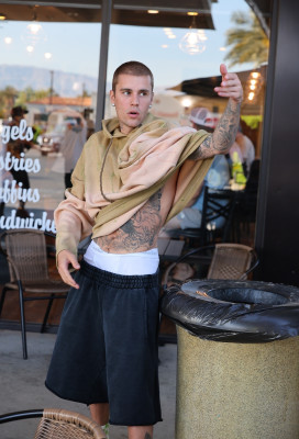 09.04 | Tomando café com amigos em Palm Springs.
