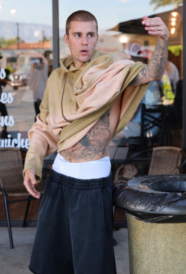 09.04 | Tomando café com amigos em Palm Springs.