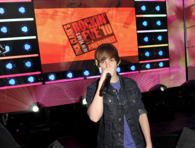 31.12 | A Festa de Ano Novo de Dick Clark com Ryan Seacrest