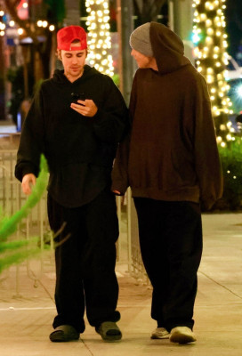 06.01 | Curtindo a noite com amigos no Wally’s em Los Angeles