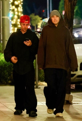 06.01 | Curtindo a noite com amigos no Wally’s em Los Angeles