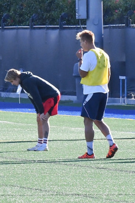 21.12 | Jogando futebol na University of California em Los Angeles, CA.