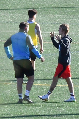 21.12 | Jogando futebol na University of California em Los Angeles, CA.
