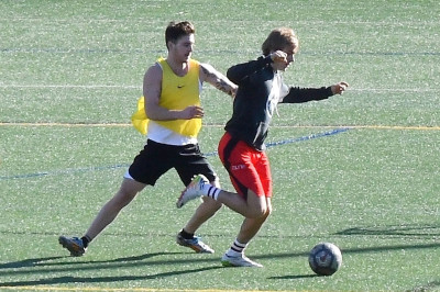 21.12 | Jogando futebol na University of California em Los Angeles, CA.
