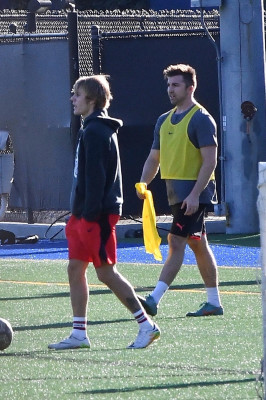 21.12 | Jogando futebol na University of California em Los Angeles, CA.