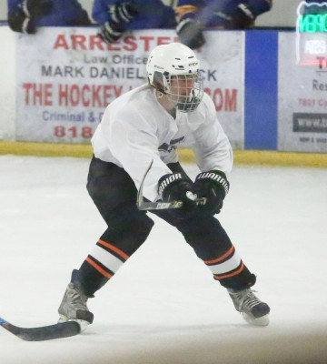 18.12 | Justin Bieber no Los Angeles Kings Valley Ice Center em Panorama City, CA.
