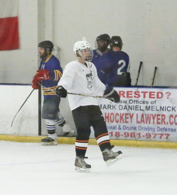 18.12 | Justin Bieber no Los Angeles Kings Valley Ice Center em Panorama City, CA.