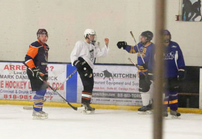 18.12 | Justin Bieber no Los Angeles Kings Valley Ice Center em Panorama City, CA.