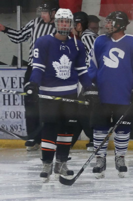 17.12 | Justin Bieber no Los Angeles Kings Valley Ice Center em Panorama City, Califórnia