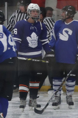 17.12 | Justin Bieber no Los Angeles Kings Valley Ice Center em Panorama City, Califórnia
