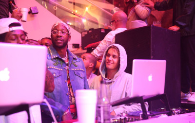 01.02 | Justin Bieber é fotografado em boate em Miami, Flórida