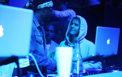 01.02 | Justin Bieber é fotografado em boate em Miami, Flórida