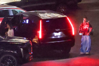 26.08 | Justin Bieber chegando a um cinema em Los Angeles, Califórnia.