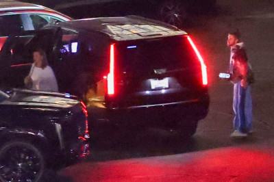 26.08 | Justin Bieber chegando a um cinema em Los Angeles, Califórnia.