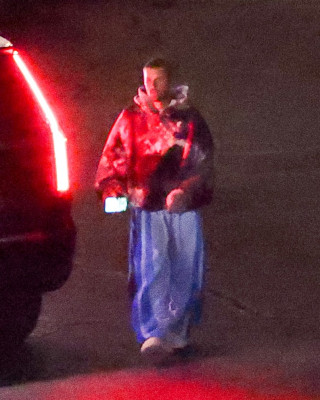 26.08 | Justin Bieber chegando a um cinema em Los Angeles, Califórnia.