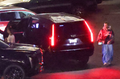 26.08 | Justin Bieber chegando a um cinema em Los Angeles, Califórnia.