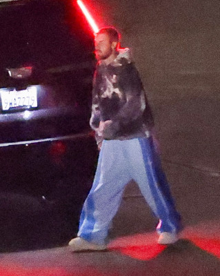 26.08 | Justin Bieber chegando a um cinema em Los Angeles, Califórnia.
