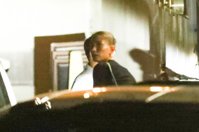 27.08 | Justin e Hailey Bieber deixando o restaurante Matsuhisa em Beverly Hills, Califórnia.