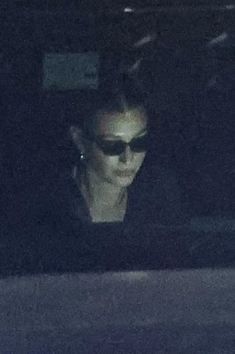 27.08 | Justin e Hailey Bieber deixando o restaurante Matsuhisa em Beverly Hills, Califórnia.