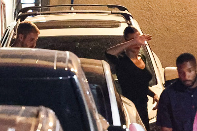27.08 | Justin e Hailey Bieber deixando o restaurante Matsuhisa em Beverly Hills, Califórnia.