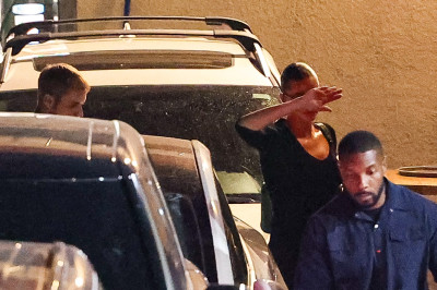 27.08 | Justin e Hailey Bieber deixando o restaurante Matsuhisa em Beverly Hills, Califórnia.
