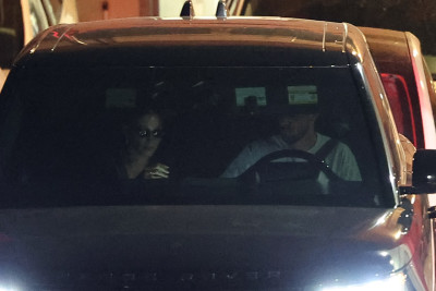 27.08 | Justin e Hailey Bieber deixando o restaurante Matsuhisa em Beverly Hills, Califórnia.