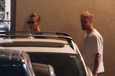 27.08 | Justin e Hailey Bieber deixando o restaurante Matsuhisa em Beverly Hills, Califórnia.