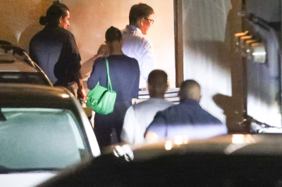 27.08 | Justin e Hailey Bieber deixando o restaurante Matsuhisa em Beverly Hills, Califórnia.