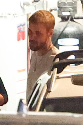 27.08 | Justin e Hailey Bieber deixando o restaurante Matsuhisa em Beverly Hills, Califórnia.