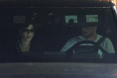 27.08 | Justin e Hailey Bieber deixando o restaurante Matsuhisa em Beverly Hills, Califórnia.