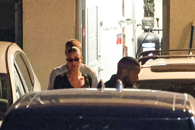 27.08 | Justin e Hailey Bieber deixando o restaurante Matsuhisa em Beverly Hills, Califórnia.