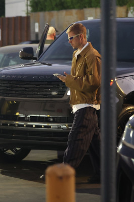 06.09 | Justin e Hailey Bieber saindo do Sushi Fumi.