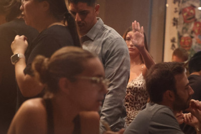 06.09 | Justin e Hailey Bieber saindo do Sushi Fumi.