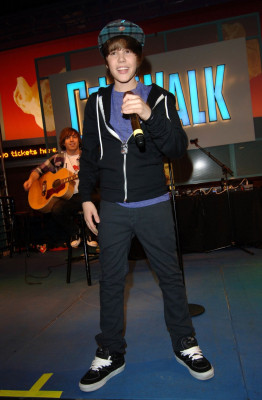 17.11 | lançamento do CD no Hard Rock Cafe de Hollywood.