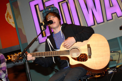 17.11 | lançamento do CD no Hard Rock Cafe de Hollywood.