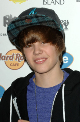 17.11 | lançamento do CD no Hard Rock Cafe de Hollywood.