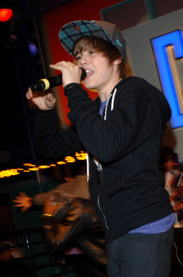 17.11 | lançamento do CD no Hard Rock Cafe de Hollywood.