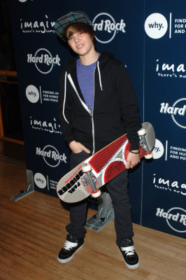 17.11 | lançamento do CD no Hard Rock Cafe de Hollywood.
