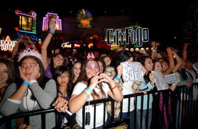 17.11 | lançamento do CD no Hard Rock Cafe de Hollywood.