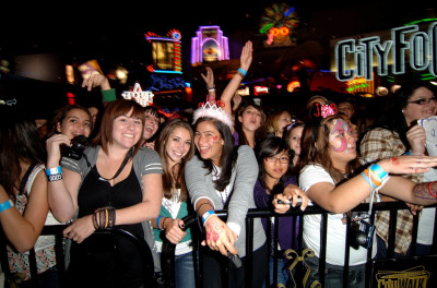 17.11 | lançamento do CD no Hard Rock Cafe de Hollywood.
