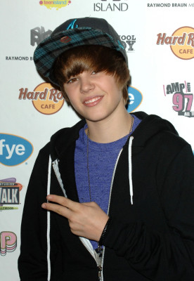 17.11 | lançamento do CD no Hard Rock Cafe de Hollywood.
