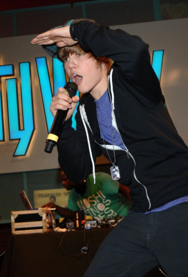 17.11 | lançamento do CD no Hard Rock Cafe de Hollywood.